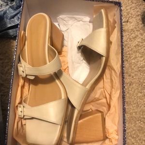 Paloma wool leather and wood made in Spain